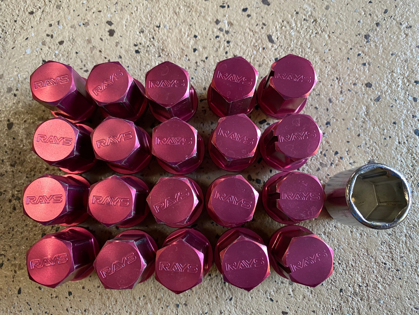 Lug Nuts with Key - Red Used