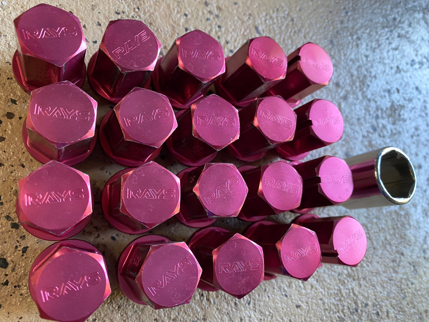 Lug Nuts with Key - Red Used