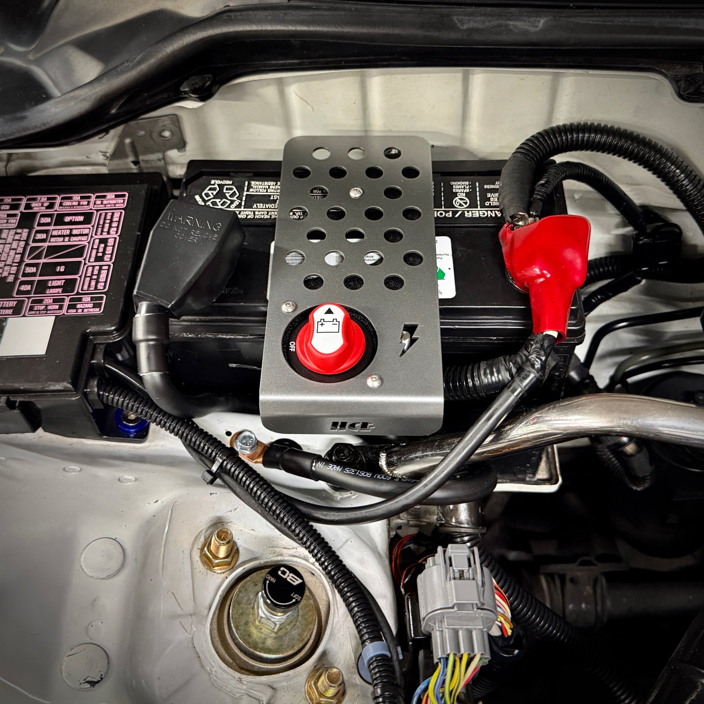 Battery Disconnect Switch and Tie Down - 51/51R